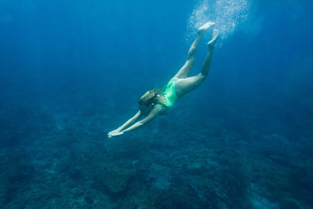 underwater-photo-of-young-woman-in-swimming-suit-d-LWTF5TS.jpg